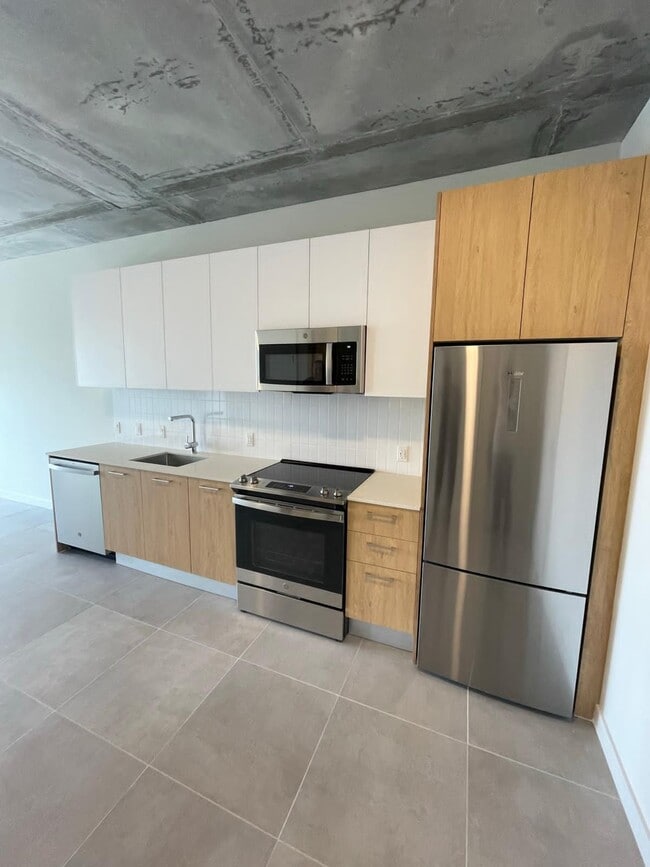 Building Photo - 242 NW 32nd St Unit A1 Rental
