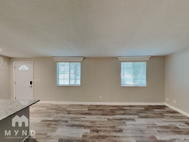 Photo - 5825 Crossing King Dr