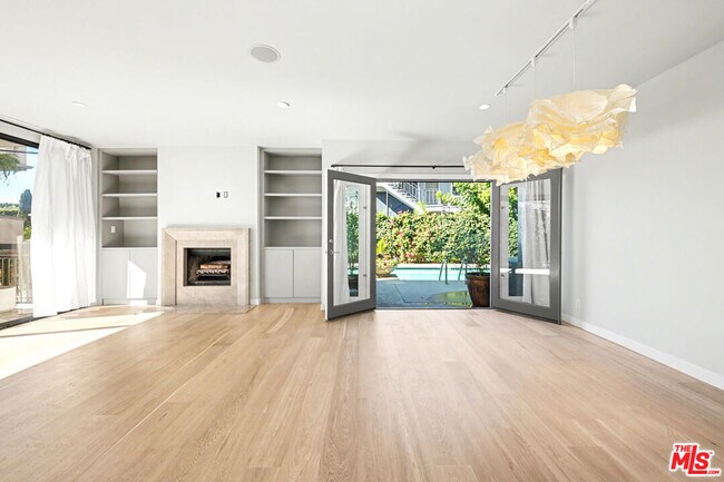 Photo - 1021 Westmount Dr Unit 102