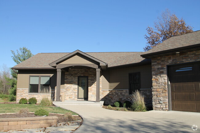 Building Photo - 1182 Ginkgo Ave Rental