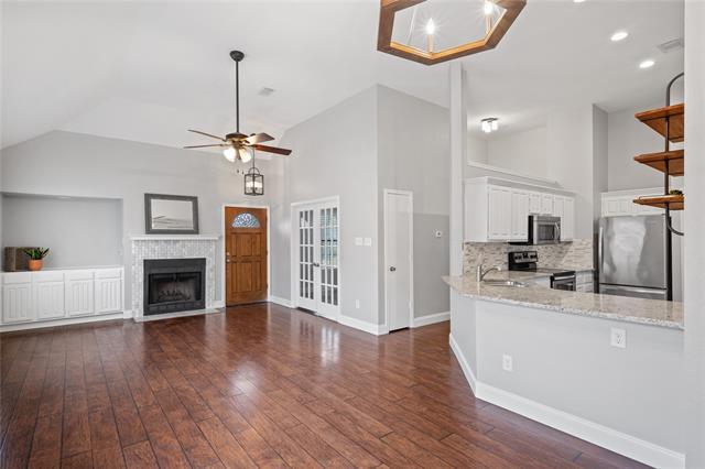 Photo - 2219 Greenview Dr