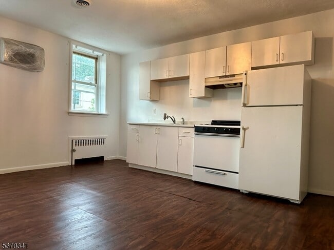 Photo - 530 Valley Brook Ave