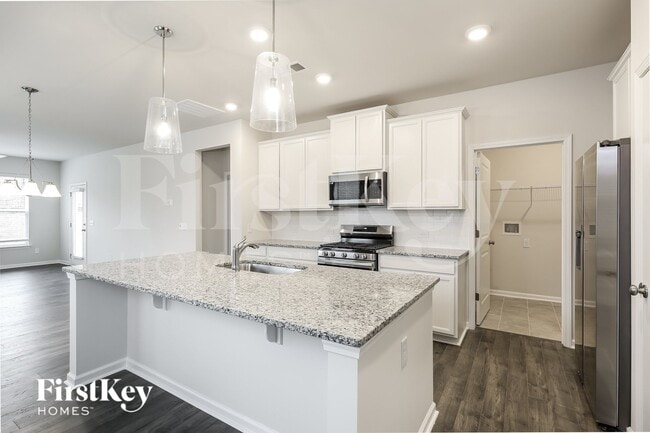 Photo - 586 Hillpark Ln