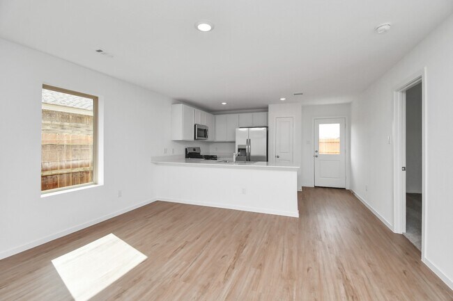 Photo - 1627 Windrose Bnd