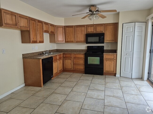 Building Photo - 7230 Hazelcrest Dr Rental