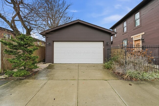 Photo - 905 McAllister Ave