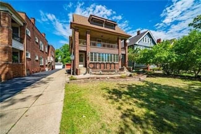 Building Photo - 14724 Clifton Blvd Unit Loft