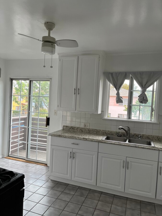 kitchen - 5579 Kinston Ave Unit 3