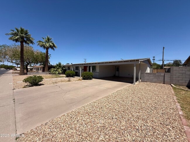 Photo - 301 N Apache Dr House
