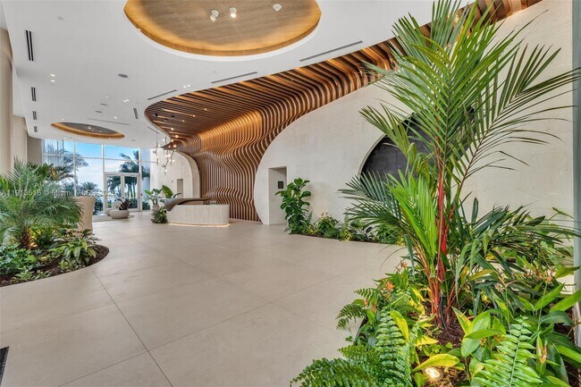 Photo - 700 NE 24th St Unidad 4502