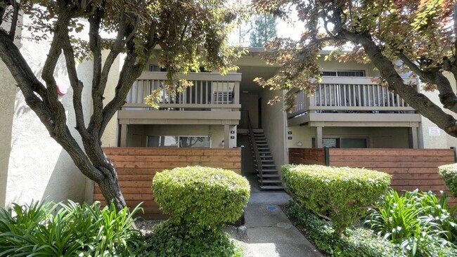 Building Photo - Walnut Creek! 1 bedroom 1 bathroom, Walk t... Unit 8 Rental