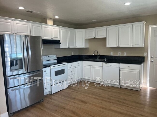 Photo - 8631 Hummingbird Way