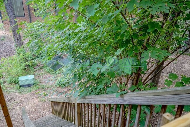 Photo - Spacious Townhome with Wood-Burning Fireplace, Large Deck & Storage Room , Convenient North Ridge... Unidad o