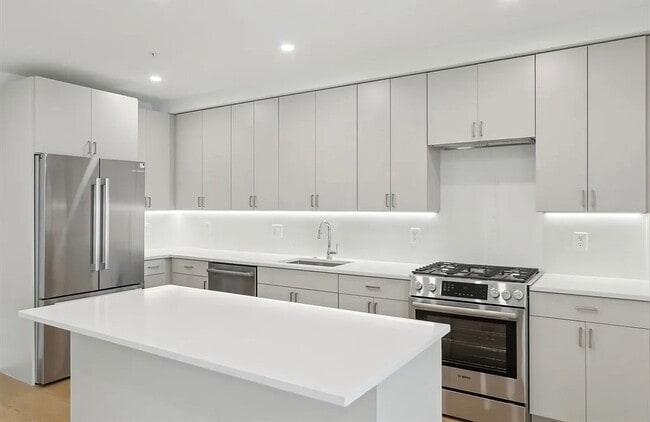 Building Photo - 256 Dorchester St Rental