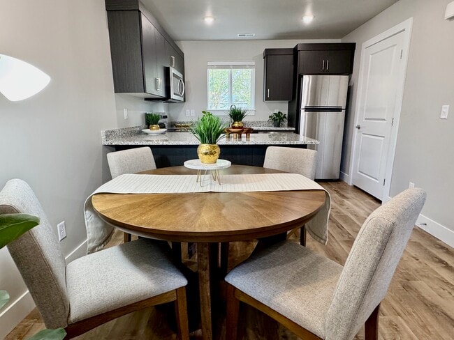 Photo - 1624 Hannah Ln