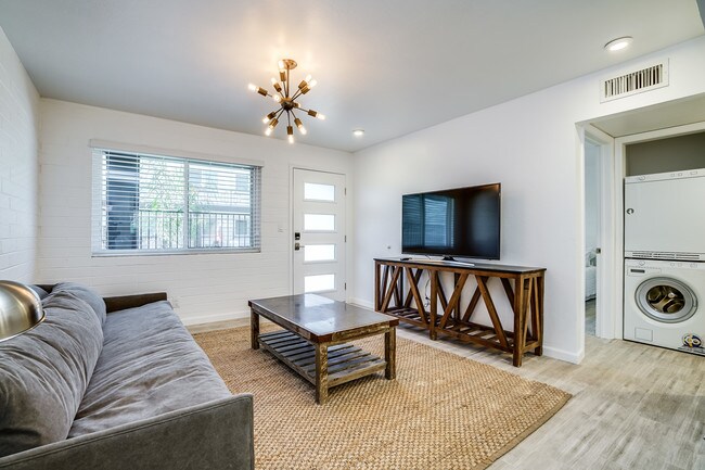 Photo - 1 and 2 Bedrooms Walking Distance to U of ...