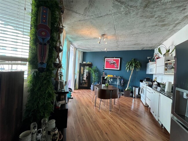 Photo - 690 SW 1st Ct Unidad 1934