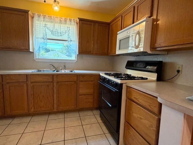 Photo - 1212 NW Lincoln Ave