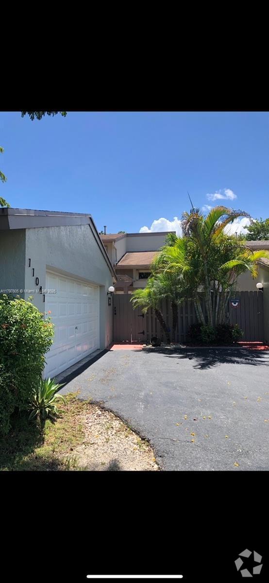 Building Photo - 11041 SW 113th Pl Rental