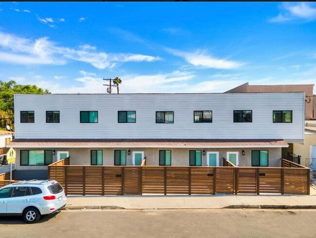 Beautiful Renovated 2 Bed/1 Bath Unit - Beautiful Renovated 2 Bed/1 Bath Apartment Unit Unit 4959 B