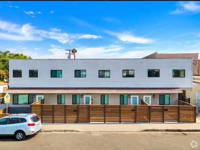 Building Photo - Beautiful Renovated 2 Bed/1 Bath Unit 4959 B Rental