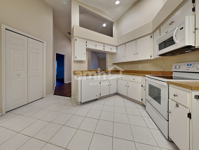 Photo - 17758 Oak Bridge St