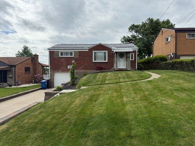 Building Photo - Move-In Ready 2BR Home on Quiet Residential Street in Baldwin/Whitehall!
