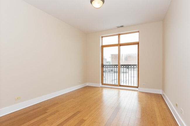 Photo - 5766 N Lincoln Ave Unit 205