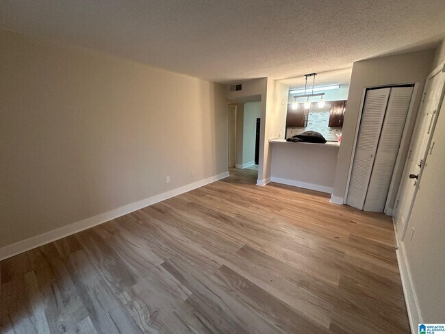 Photo - 412 Skyview Dr Unit B