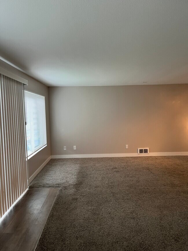 Living Room - Hill Crest Townhomes