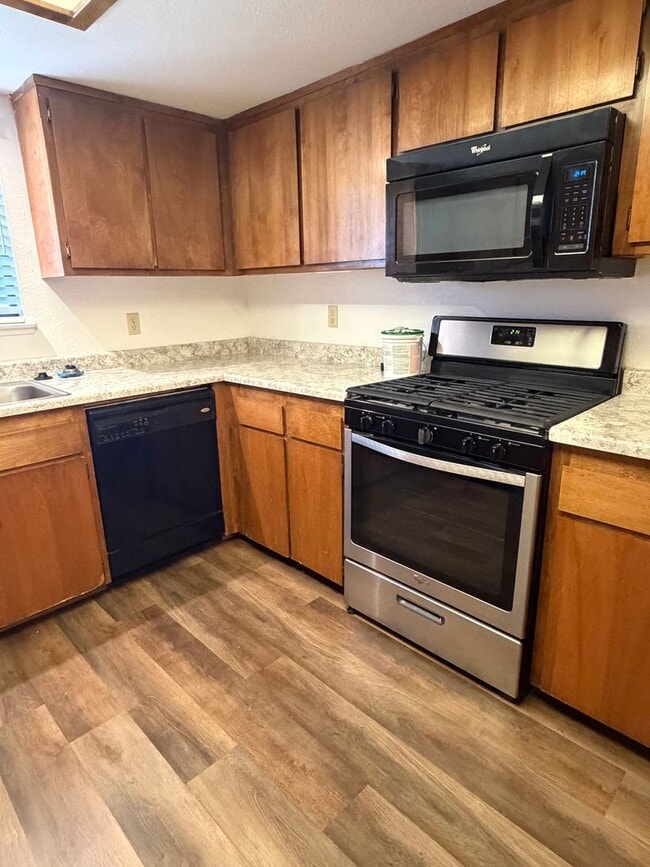 Photo - 3 bedroom Townhouse in East Redding