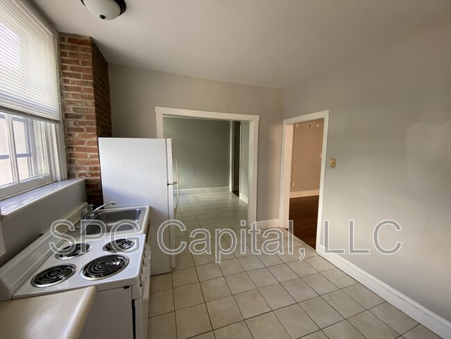 Photo - 11 W King St
