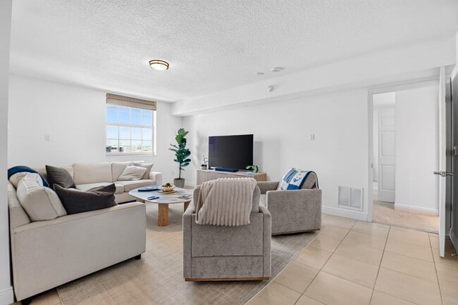 610 Clematis St Unit 700