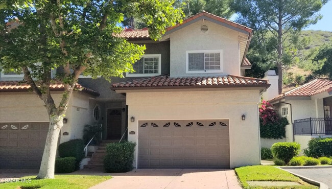 Photo - 3075 E Hillcrest Dr Townhome