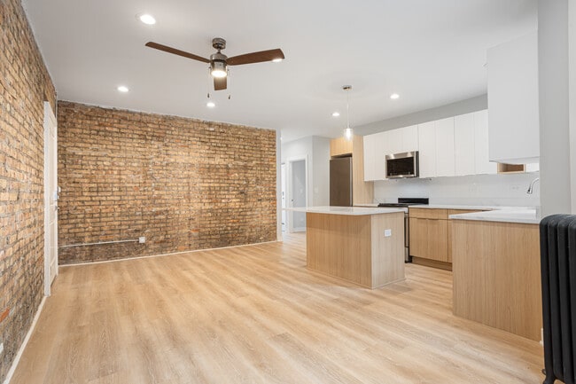Photo - 7389 N Damen Ave
