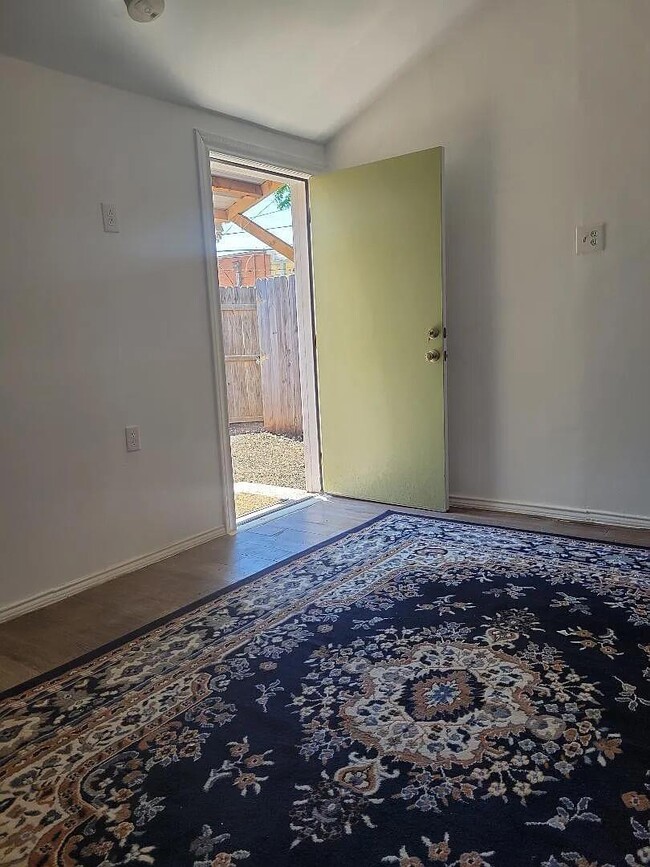 Building Photo - 2805 33rd St Rental
