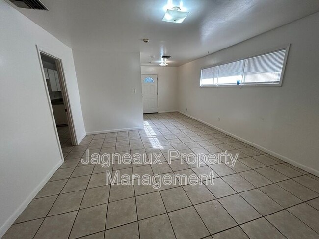 Photo - 301 Doc Duhon St