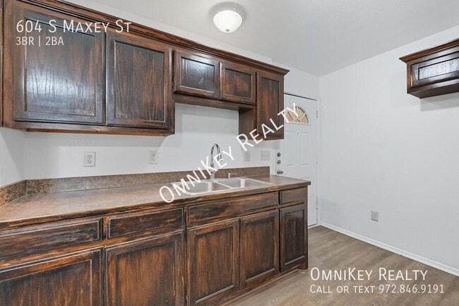 Photo - 604 S Maxey St