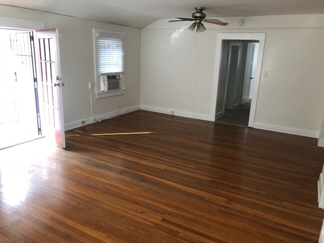 Photo - 418 Thorn St Apartment Unit 418
