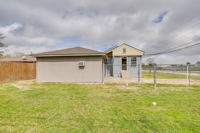 Photo - 13034 Emporia St