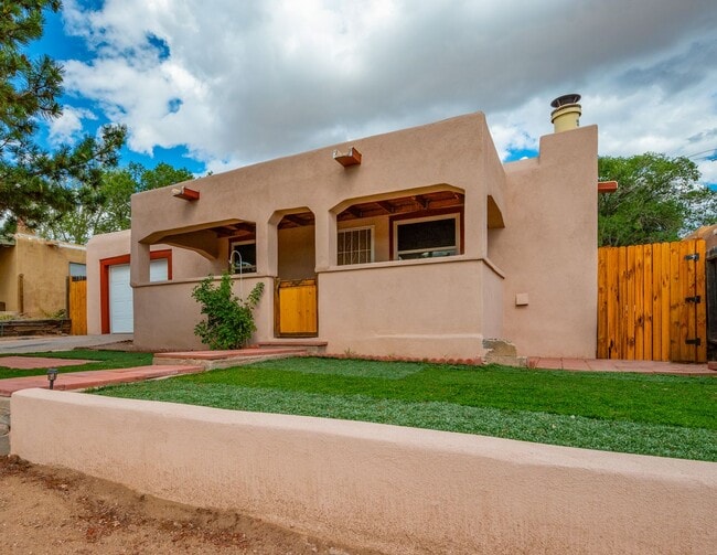 2911 Avenida Alamosa