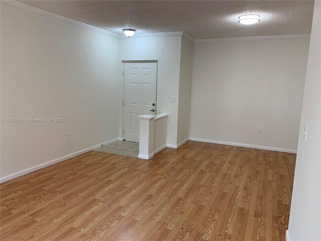 Photo - 17150 N Bay Rd Unidad 2717