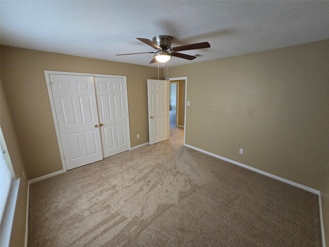 Building Photo - 1820 Branch Hill Dr
