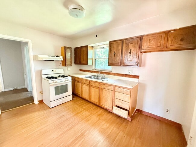 Photo - 2527 Versailles Ave