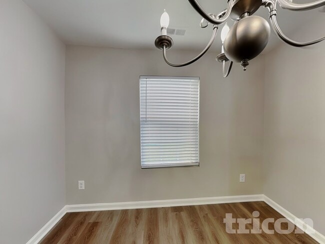 Photo - 1609 Extine Ln