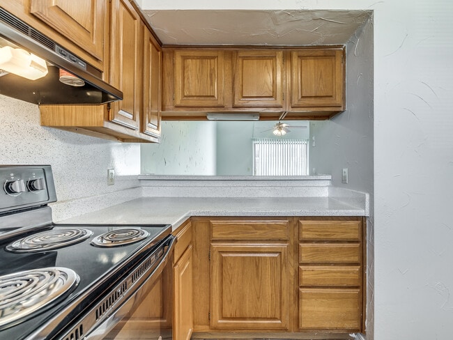 Mansion West - Kitchen