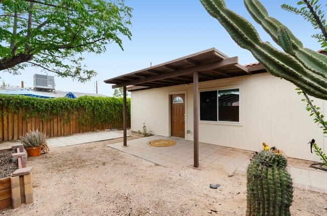 Building Photo - Incredible home with lovely patio perfect for you! Check it out today!
