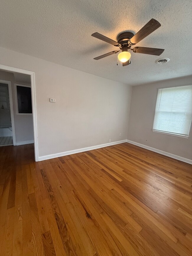 Photo - 1405 Newton St