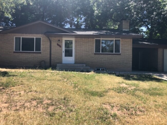 Photo - 633 E Stuart St