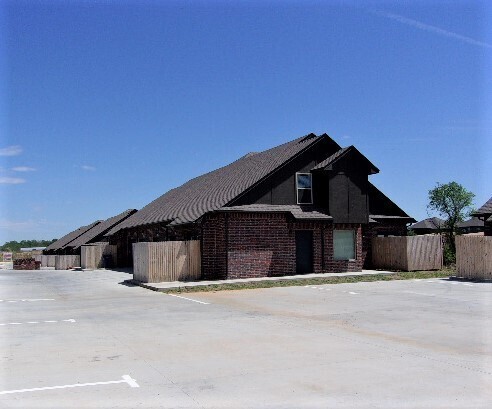 Building Photo - Creekside Townhomes 2 Bedroom
